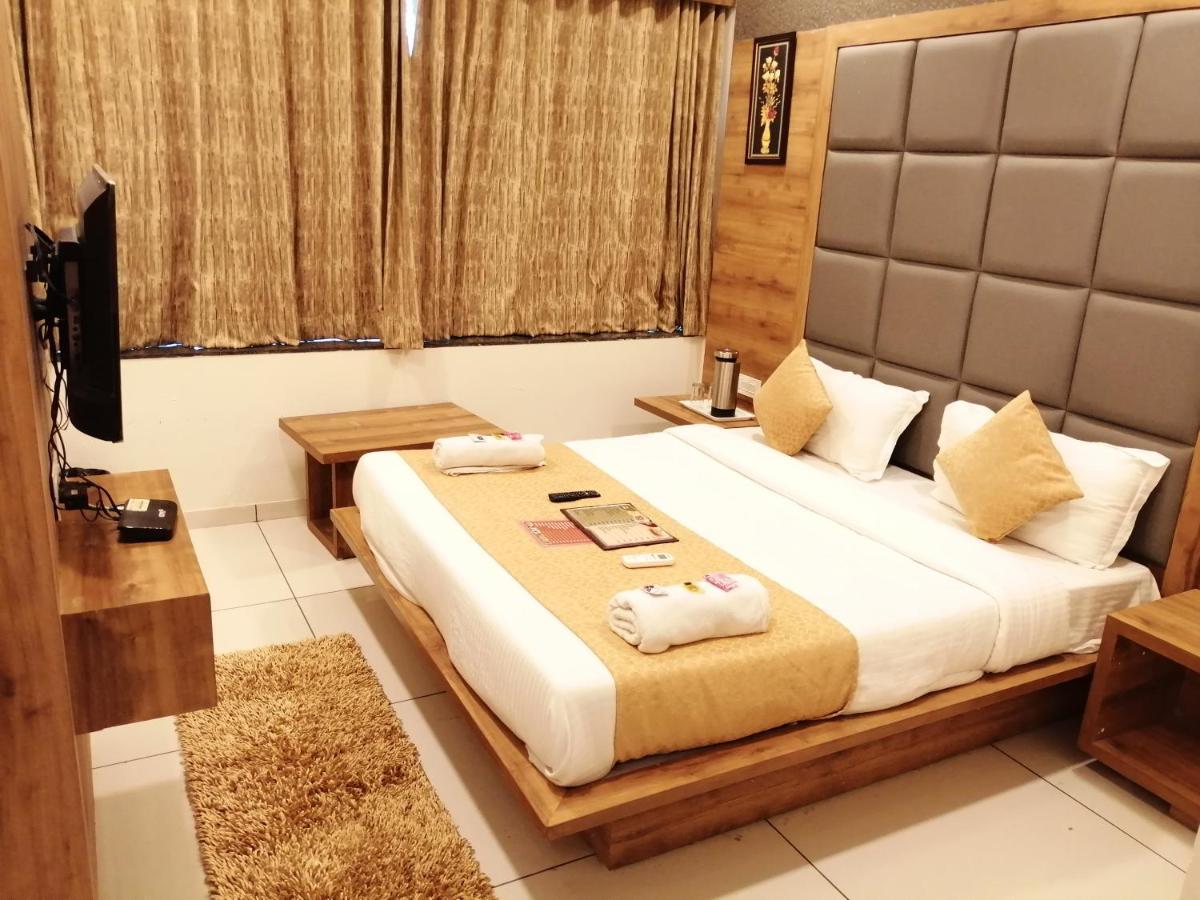 Hotel Golden City Vadodara Zewnętrze zdjęcie