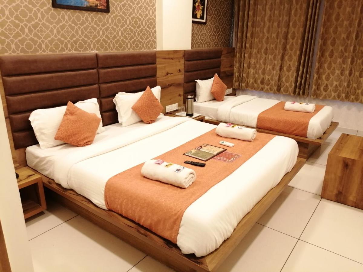 Hotel Golden City Vadodara Zewnętrze zdjęcie