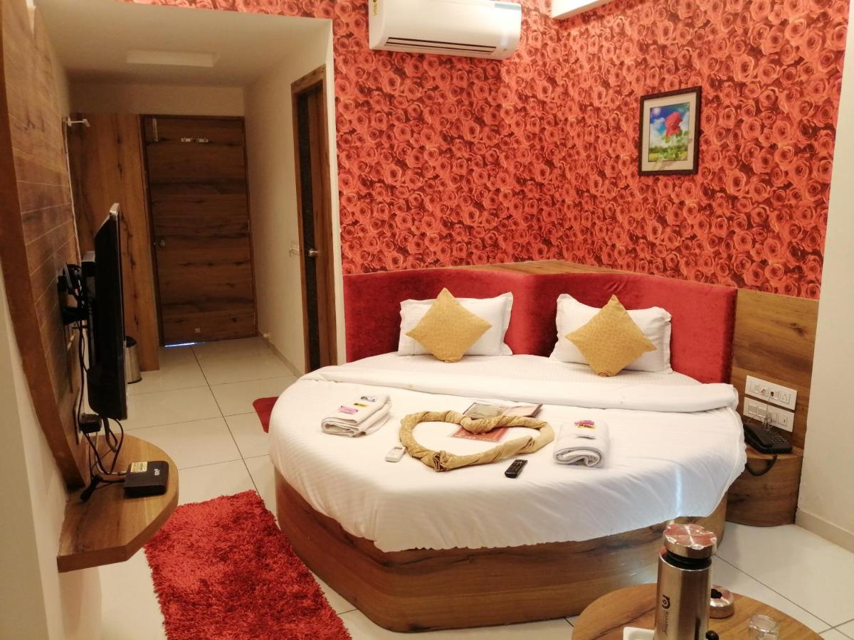 Hotel Golden City Vadodara Zewnętrze zdjęcie