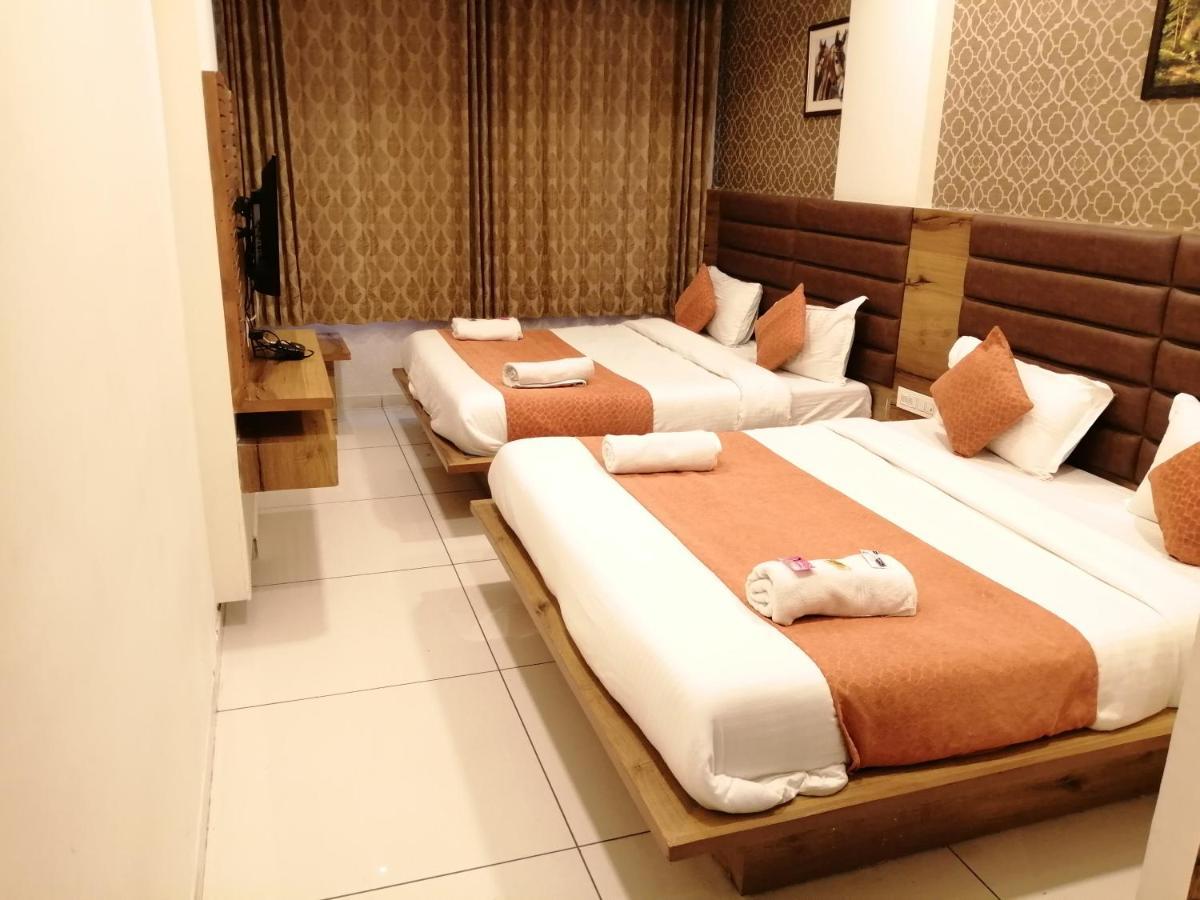 Hotel Golden City Vadodara Zewnętrze zdjęcie